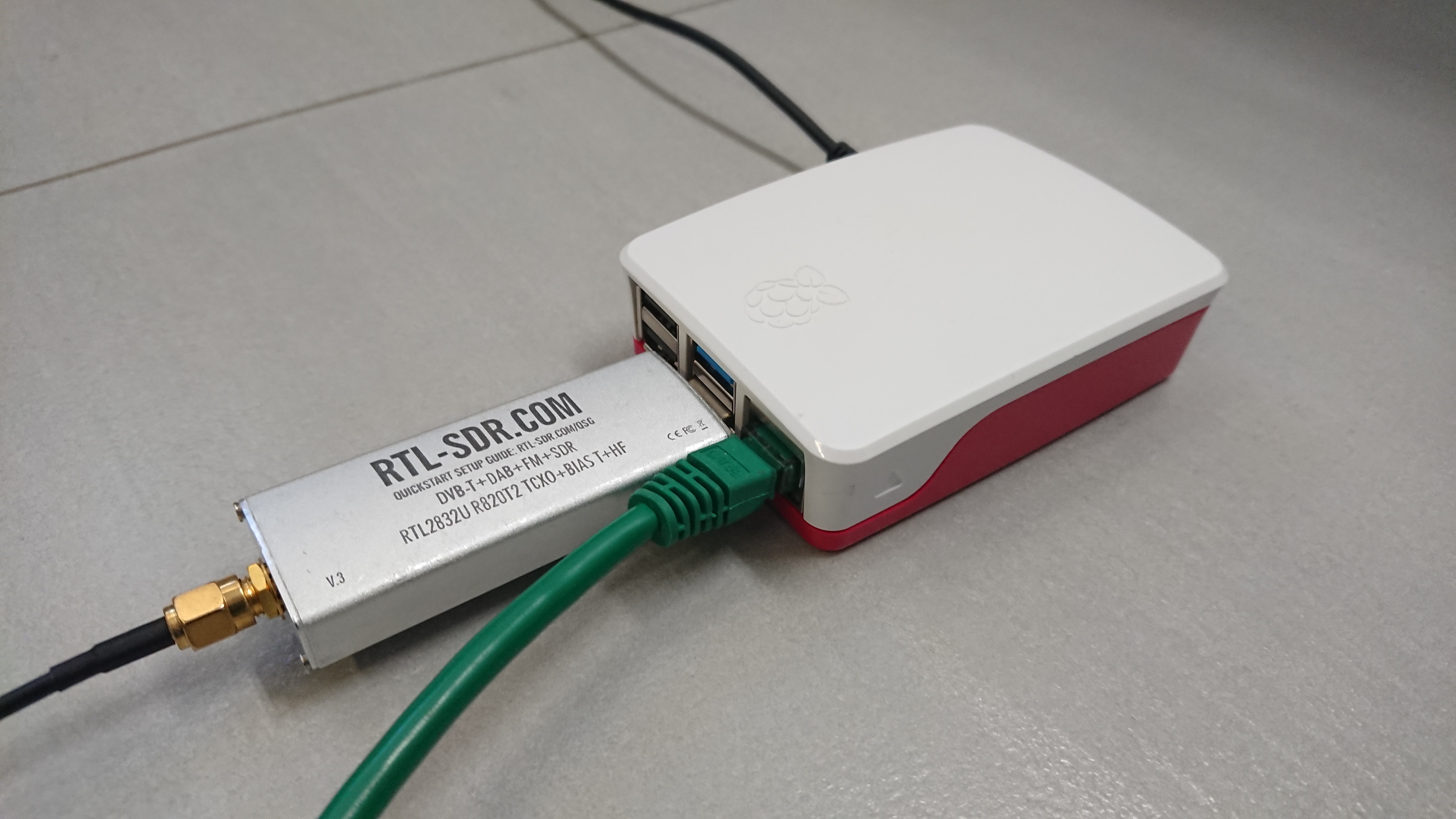 Early photo of the Raspberry Pi 4B+ with RTL-SDRv3 module. The rpi is now housed in outdoor waterproof box and Airspy Mini has been added to the mix. Another USB port is being used to control the SPX-02 rotator.